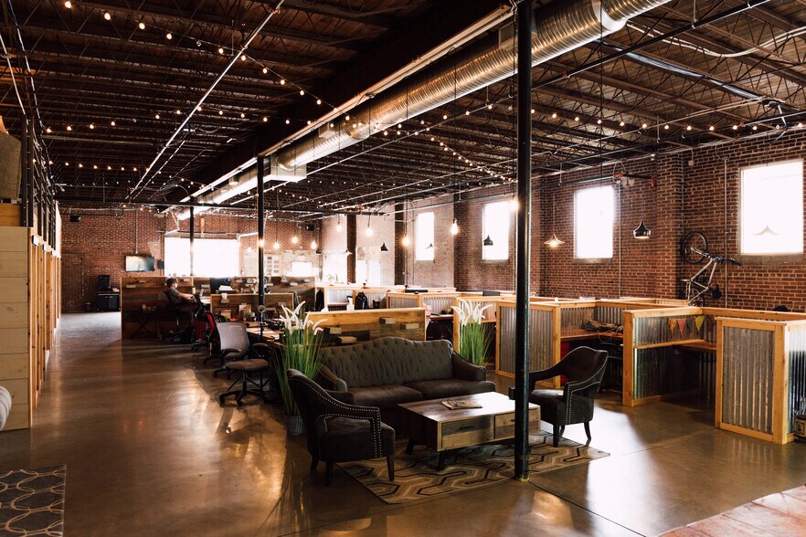 More Photos Of 25 Delano Dr, Greenville Restaurant For Lease