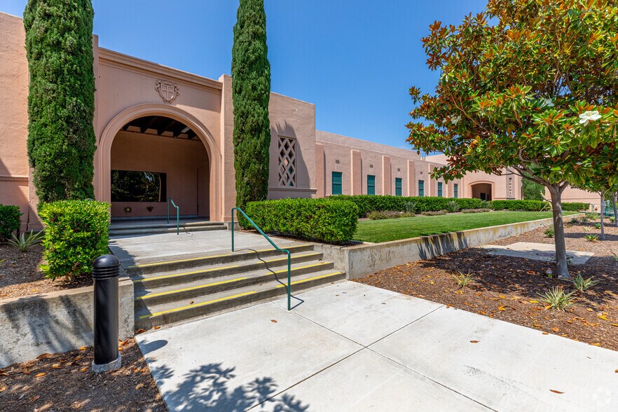 More Photos Of 2820 Historic Decatur Rd, San Diego Unknown For Lease