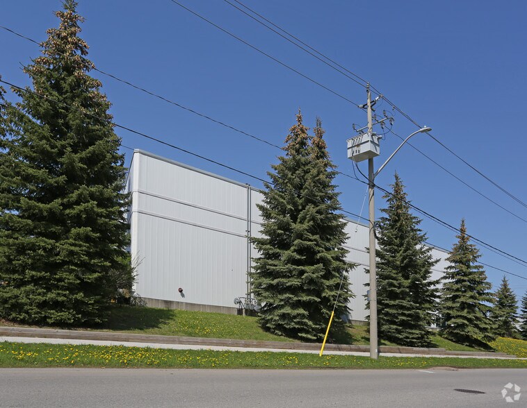 More Photos Of 5 Washburn Dr, Kitchener Warehouse For Lease