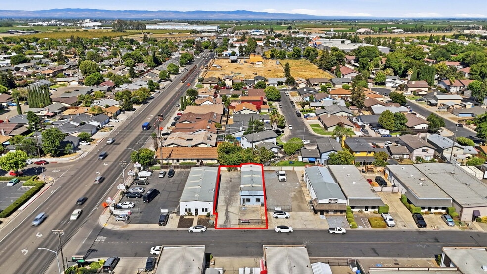 More Photos Of 1649 Carnegie St, Turlock Warehouse For Lease