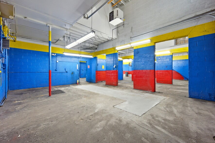 More Photos Of 2800 E Platte Ave, Colorado Springs Auto Repair For Lease