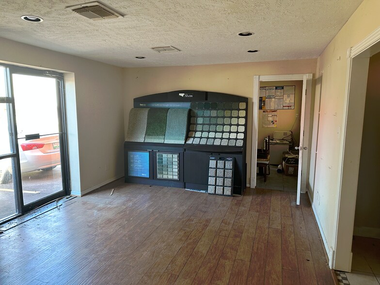 More Photos Of 15118 Mintz Ln, Houston Freestanding For Lease