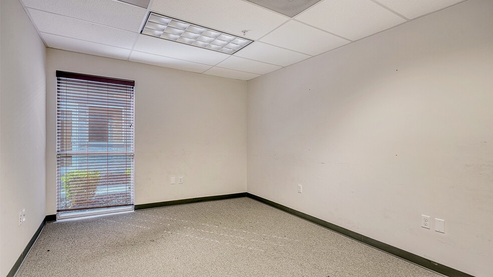 More Photos Of 7316-7320 Delainey Ct E, Sarasota Office Residential For Sale