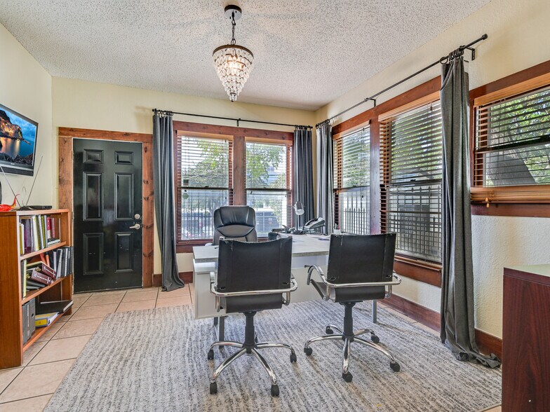 More Photos Of 1007 E 7th St, Austin Storefront Retail Office For Lease