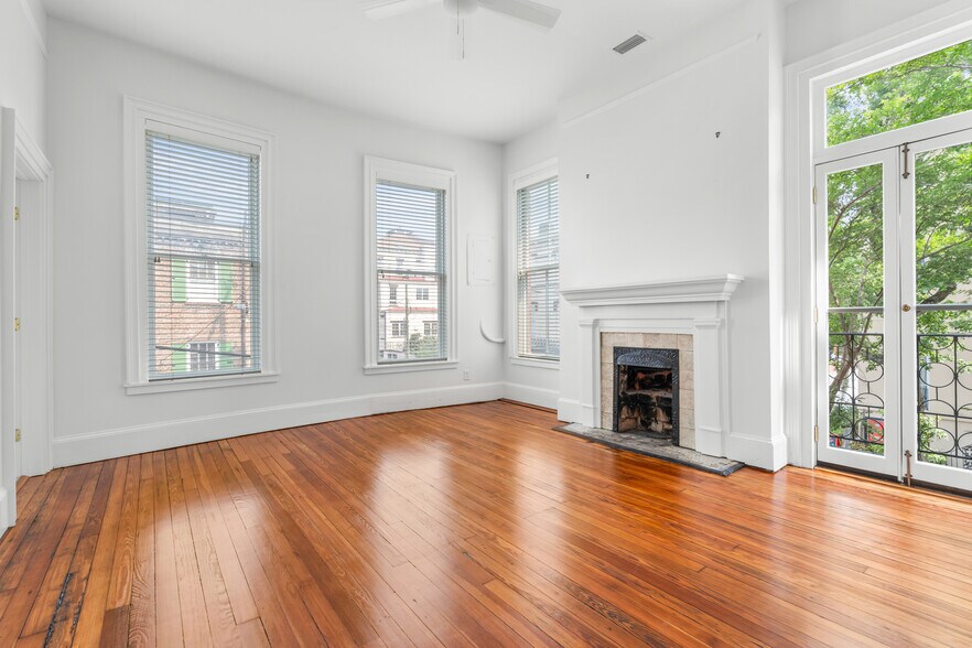 More Photos Of 417 Whitaker St, Savannah Storefront Retail Residential For Sale