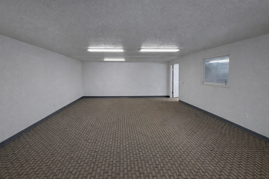 More Photos Of 185 Superior Dr, Evanston Industrial For Lease