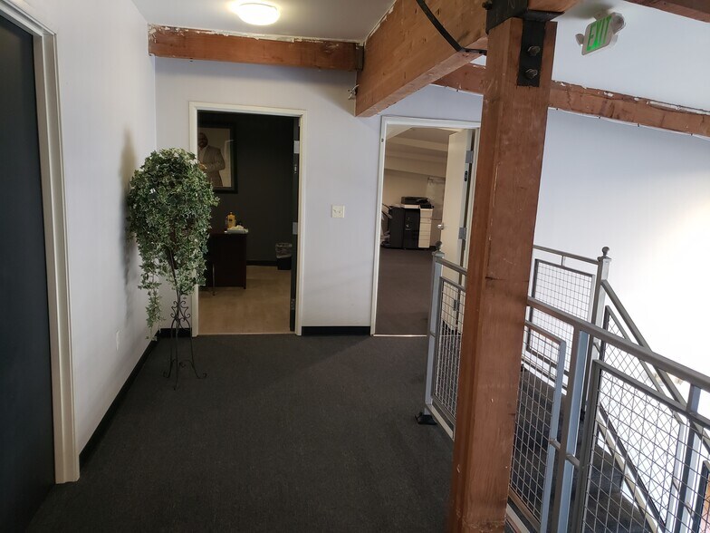 More Photos Of 7624 Varna Ave, North Hollywood Religious Facility For Lease