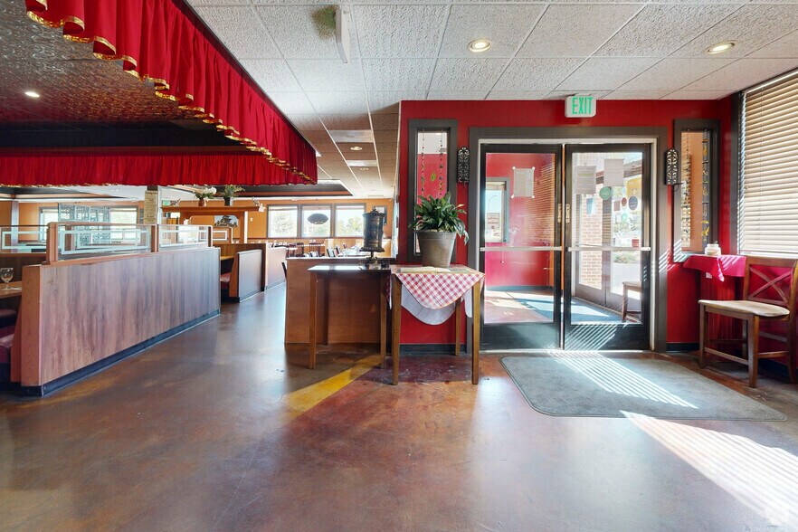 More Photos Of 11903 W 6th Avenue Frontage Rd, Lakewood Restaurant For Sale
