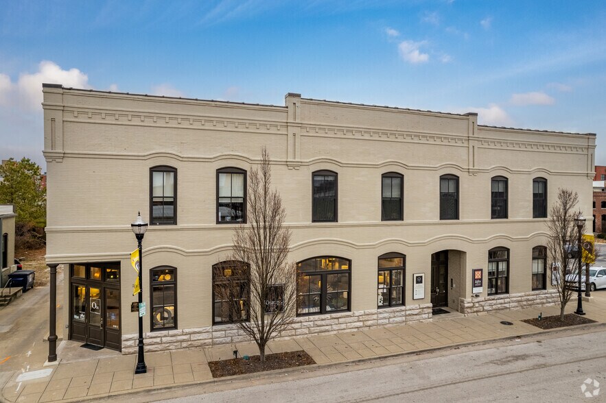 More Photos Of 214 W Phelps St, Springfield Apartments For Lease