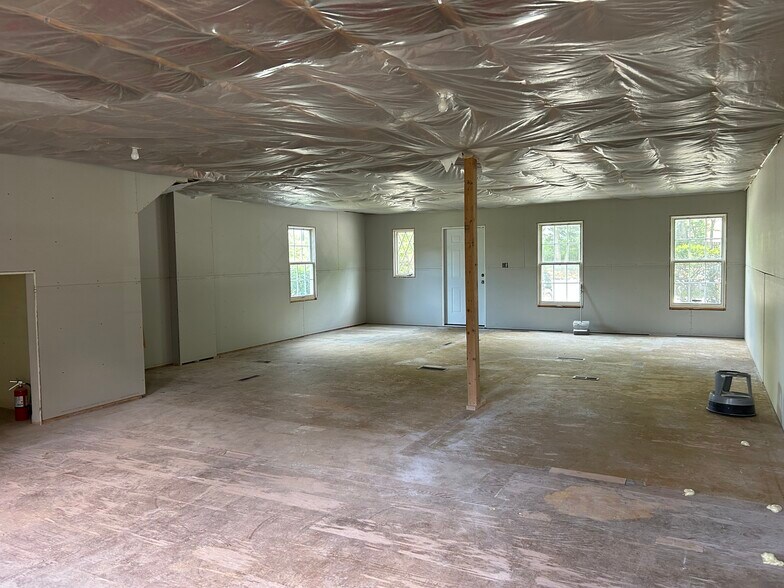 More Photos Of 2-6 Samson Rock Dr, Madison Office For Lease