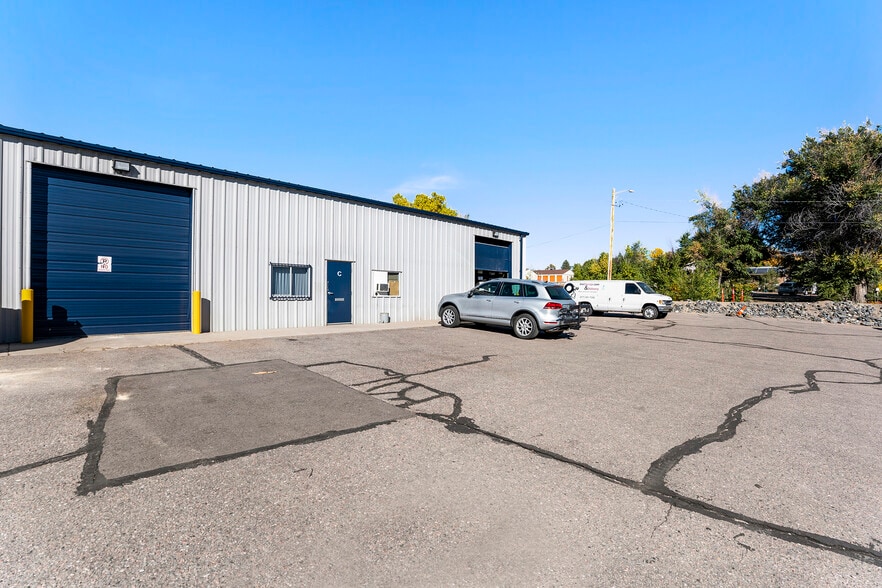 More Photos Of 913 E 75th Ave, Denver Unknown For Lease