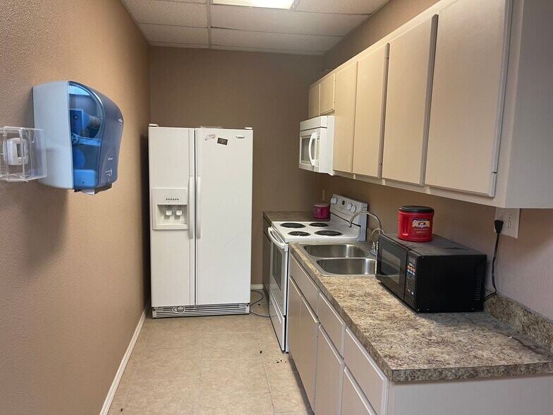 More Photos Of 14625 N Hollyhock Ave, Gardendale Warehouse For Sale