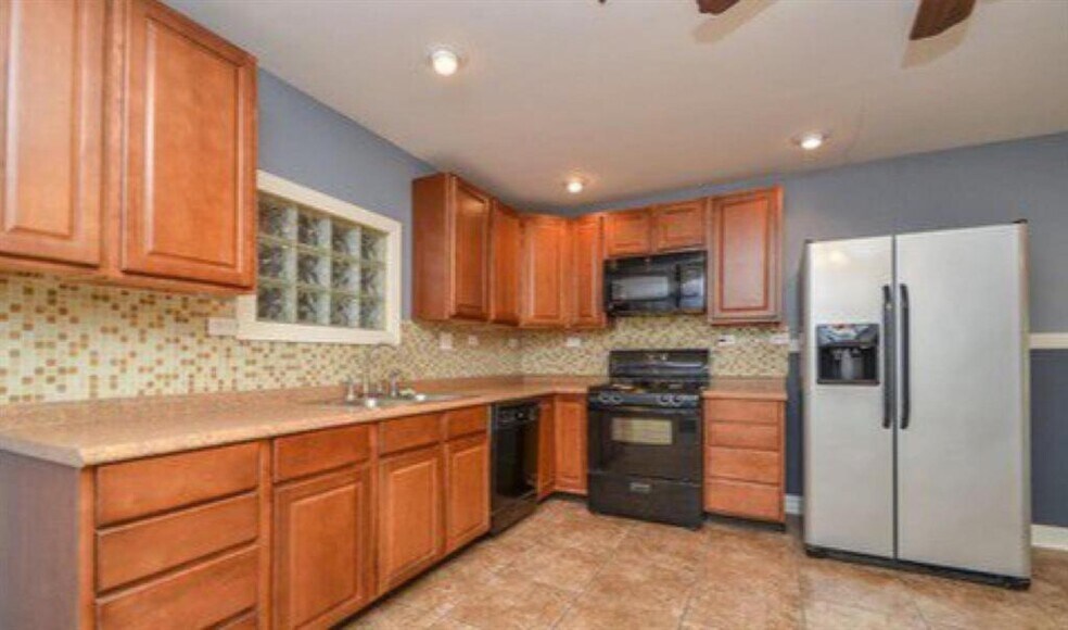 More Photos Of 7648 Broadview Dr, Houston Apartments For Sale