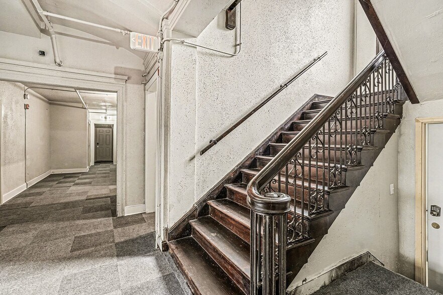 More Photos Of 1302 Faraon St, Saint Joseph Office For Sale