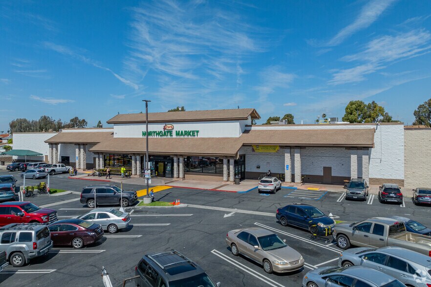 More Photos Of 4001-4101 W 1st St, Santa Ana Unknown For Lease