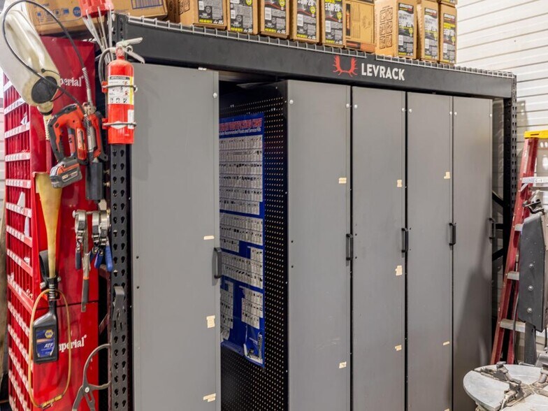 More Photos Of 528 Blackburn St, Cody Auto Repair For Sale