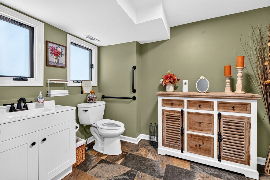 More Photos Of 79 S Maple Ave, Marlton Office For Sale