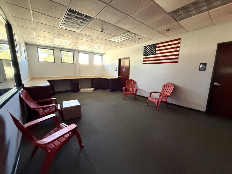 More Photos Of 906 Tommydon Dr, Stockton Warehouse For Lease