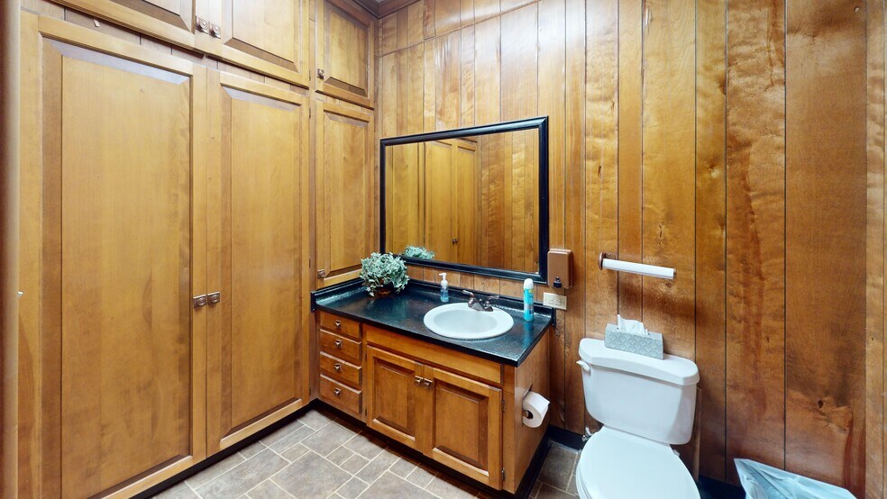 More Photos Of 110 N Main St, Henderson Office For Sale