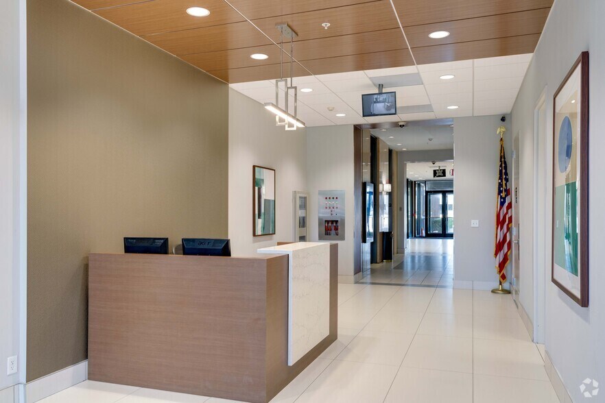 More Photos Of 9550 Regency Square Blvd, Jacksonville Medical For Lease
