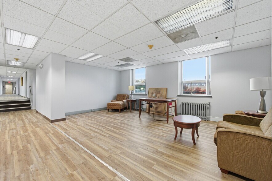 More Photos Of 910 Gilpin Ave, Wilmington Medical For Sale