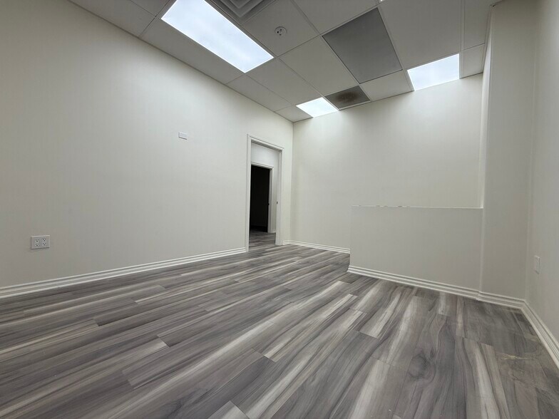 More Photos Of 20011 Ventura Blvd, Woodland Hills Medical For Lease