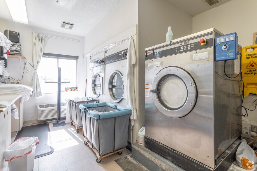 More Photos Of 4231 Industrial Ave, Lincoln Hotel For Sale