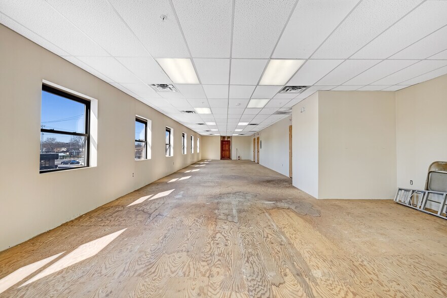 More Photos Of 505 Mola Blvd, Elmwood Park General Retail For Sale