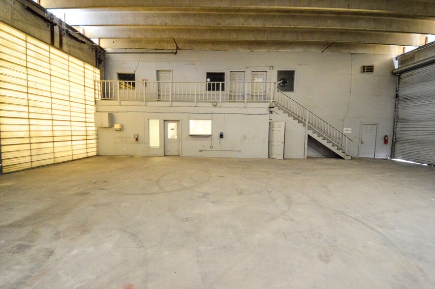 More Photos Of 5109 Stepp Ave, Jacksonville Warehouse For Lease