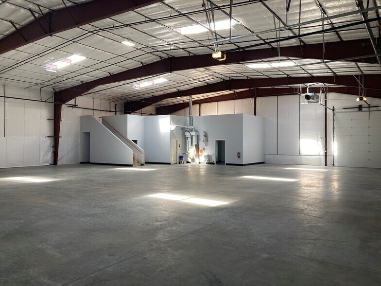 More Photos Of 1524 11th Ave N, Nampa Warehouse For Lease