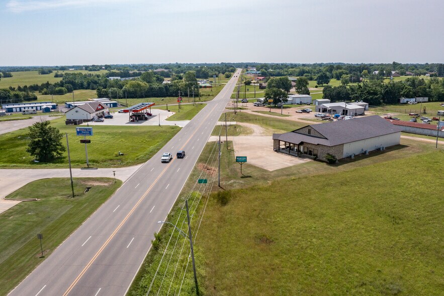 More Photos Of 1910 E Jackson St, Hugo Freestanding For Sale