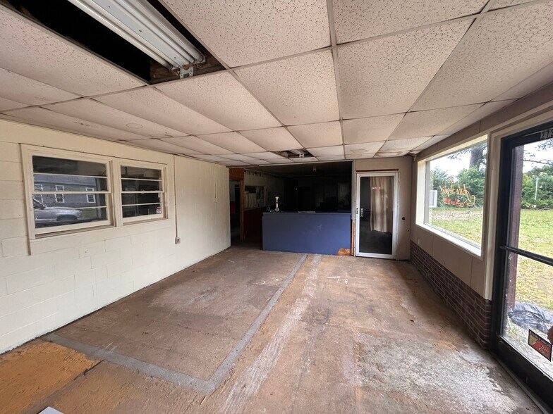 More Photos Of 27348 NC Highway 125, Scotland Neck Auto Repair For Sale