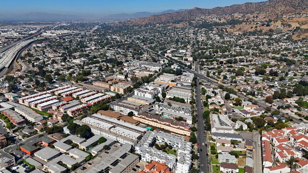 More Photos Of 1814 Grismer Ave, Burbank Apartments For Sale