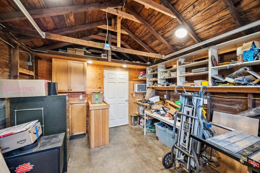 More Photos Of 615 SE 1st Ave, Canby Office For Sale