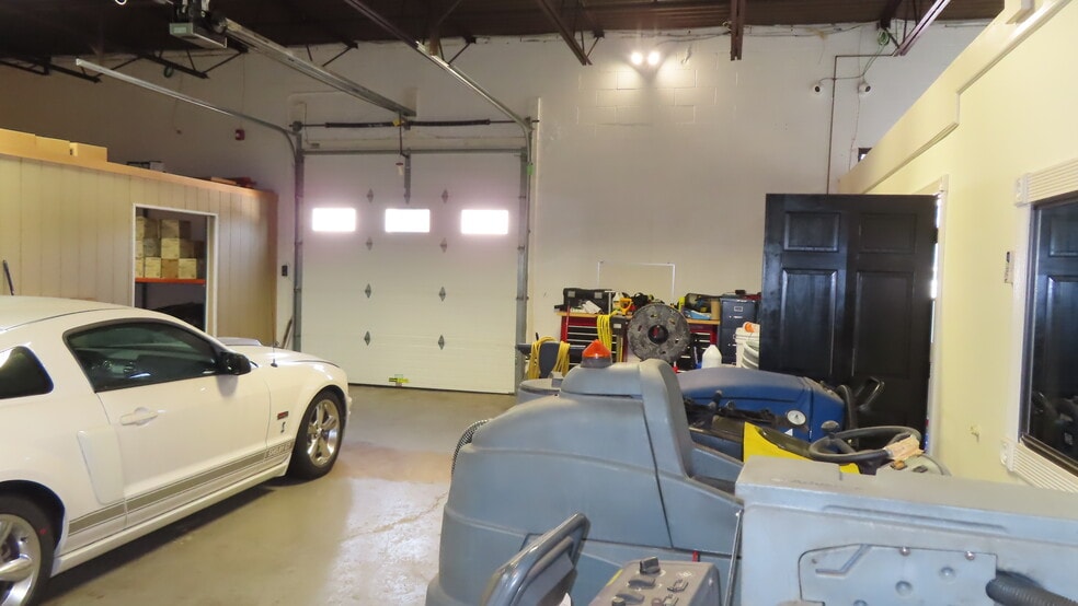 More Photos Of 108 Grant Ave, Plainfield Light Distribution For Lease
