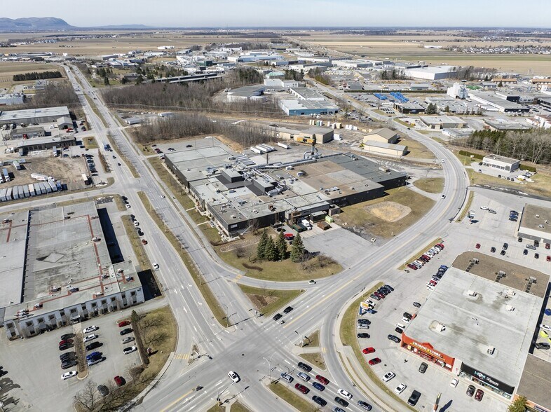 More Photos Of 2700 Boul Casavant O, Saint-Hyacinthe Warehouse For Sale