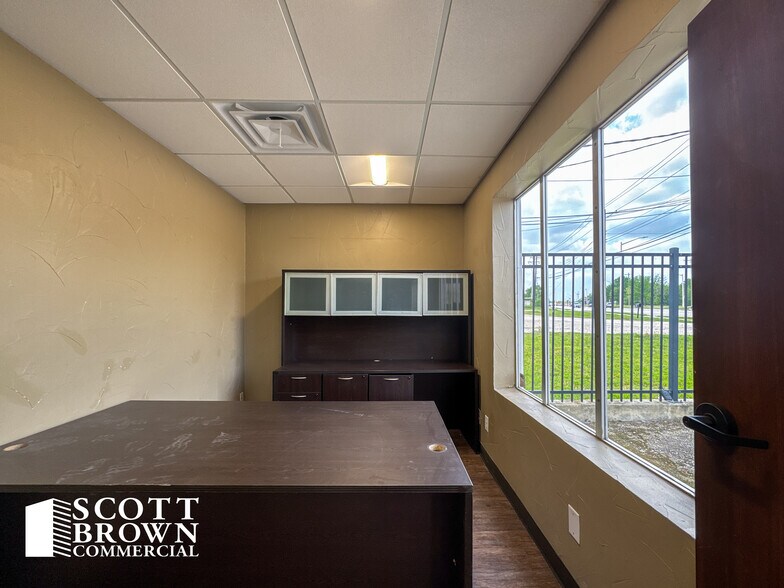 More Photos Of 3912 E McKinney St, Denton Warehouse For Lease