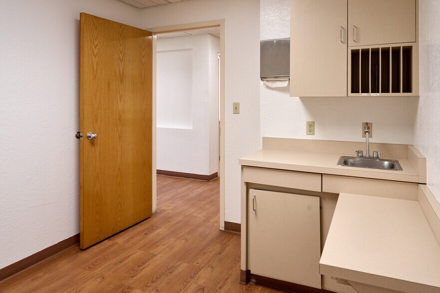 More Photos Of 2020 Palomino Ln, Las Vegas Medical For Lease