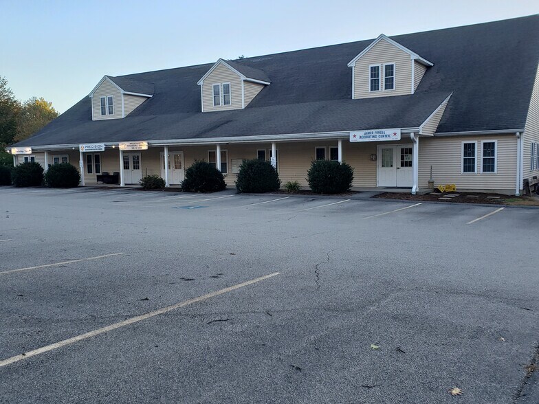 More Photos Of 128 Main St, Sturbridge Medical For Lease
