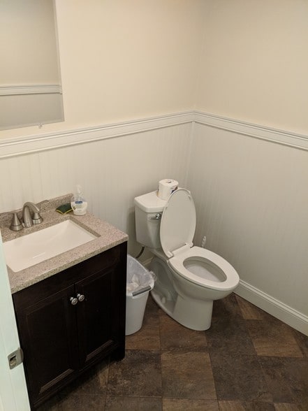 More Photos Of 33 Elm St, Merrimack Warehouse For Lease