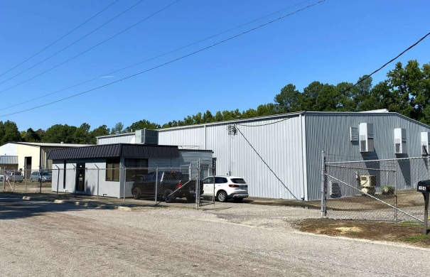 More Photos Of 104 Bombay Dr, Columbia Warehouse For Lease