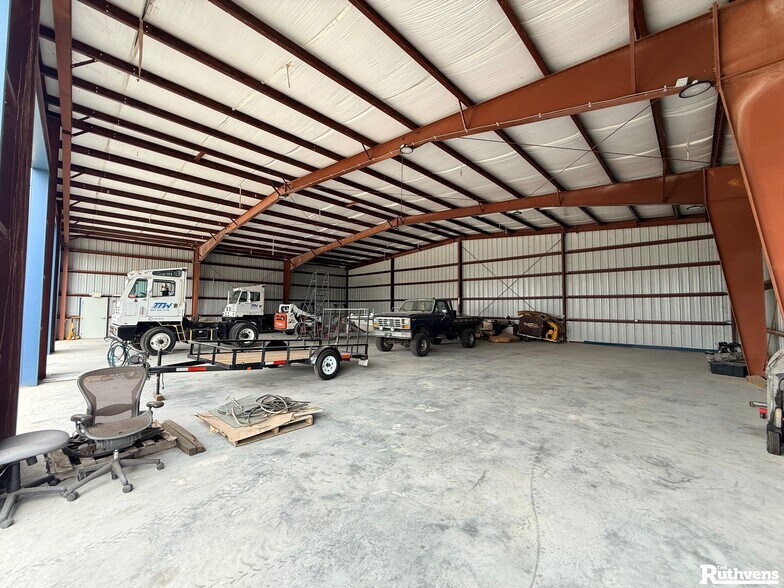 More Photos Of 330 W Brannen Rd, Lakeland Service For Lease