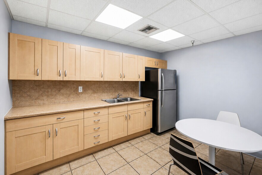 More Photos Of 7725 W 2nd Ct, Hialeah Warehouse For Sale
