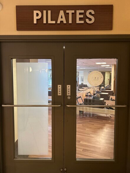 More Photos Of 1030 N Clark St, Chicago Office For Lease