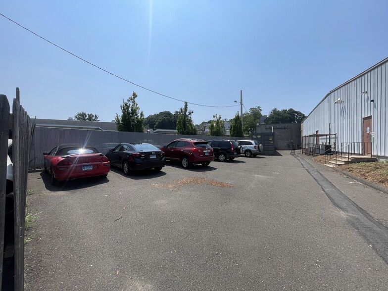 More Photos Of 79 Day St, Norwalk Warehouse For Lease