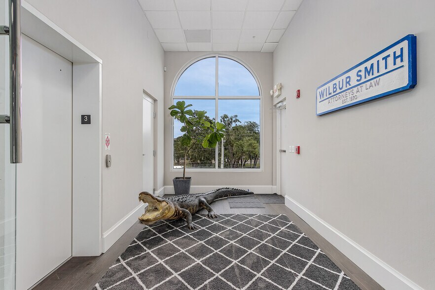 More Photos Of 2200 Broadway, Fort Myers Office For Lease