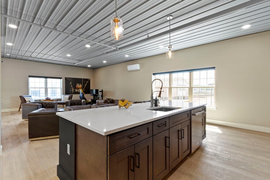 More Photos Of 17745 Motor District Cir, Westfield Showroom For Sale