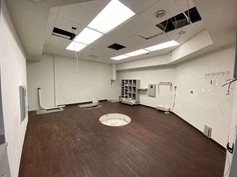 More Photos Of 401 Manatee Ave E, Bradenton Medical For Sale