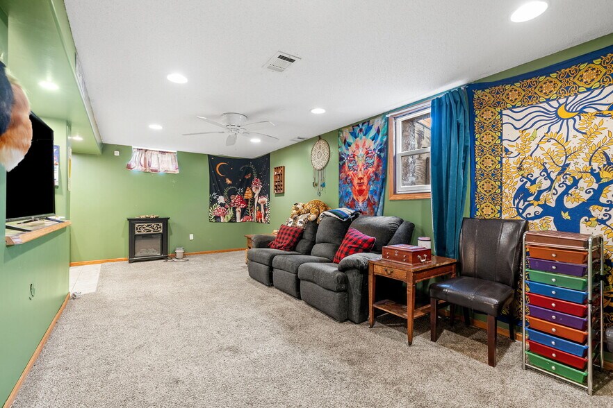 More Photos Of 38804 8th Ave, North Branch Office Residential For Sale