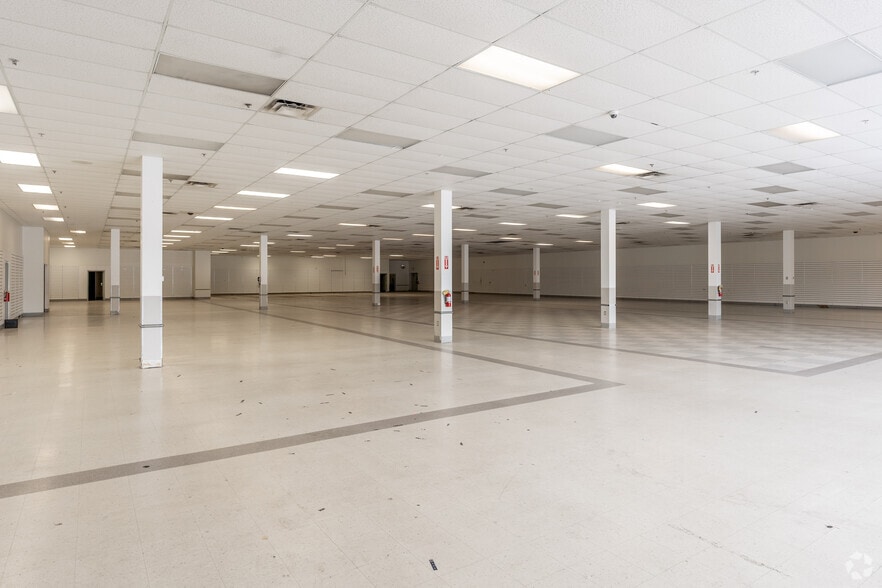 More Photos Of 8301-8349 Indianapolis Blvd, Highland Unknown For Lease